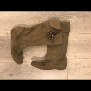 EUC Womens SHOEDAZZLE boots.